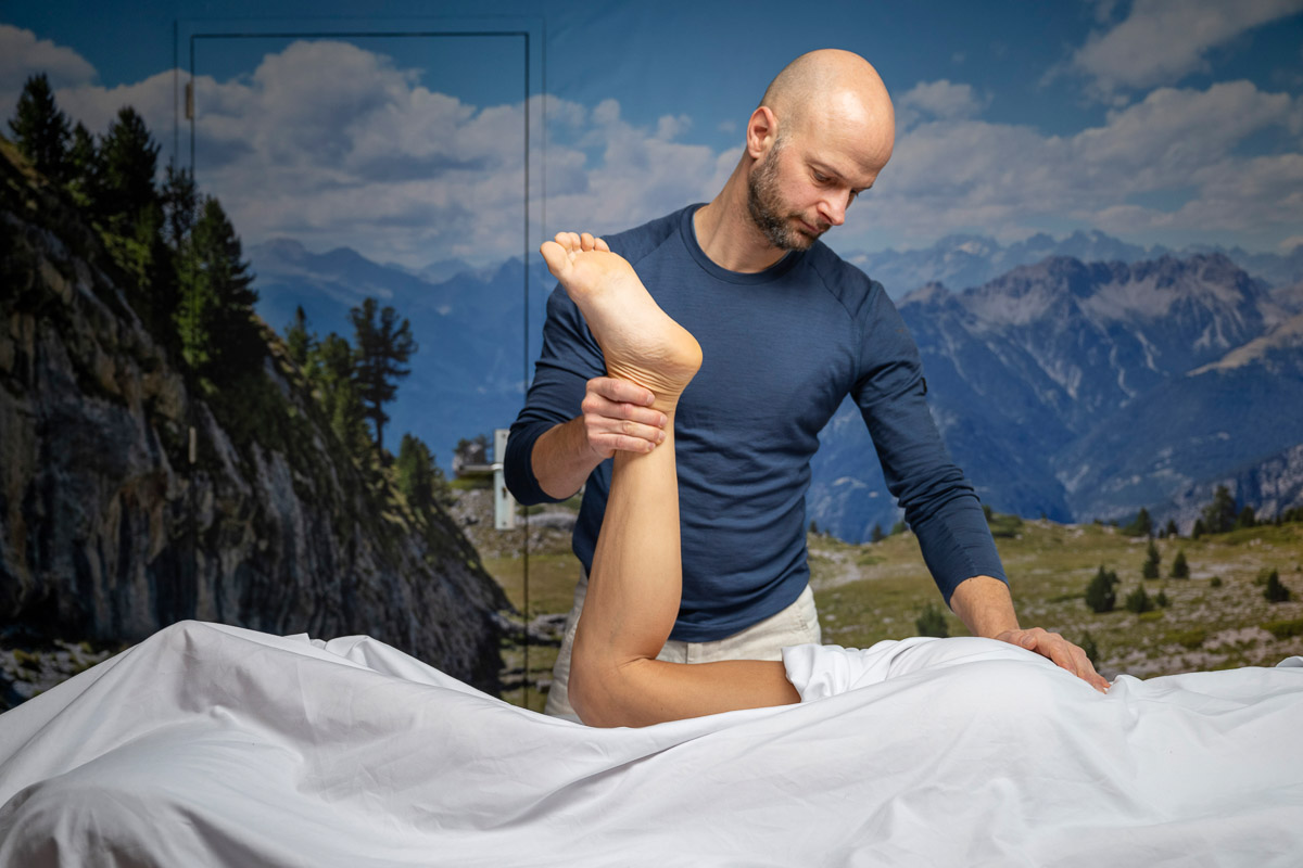Manuka-massage-immanuel-faustle-utrecht-neoliet-fascia-therpaie-litteken-behandeling-deep tissue-triggerpoint-massagetherapie-13